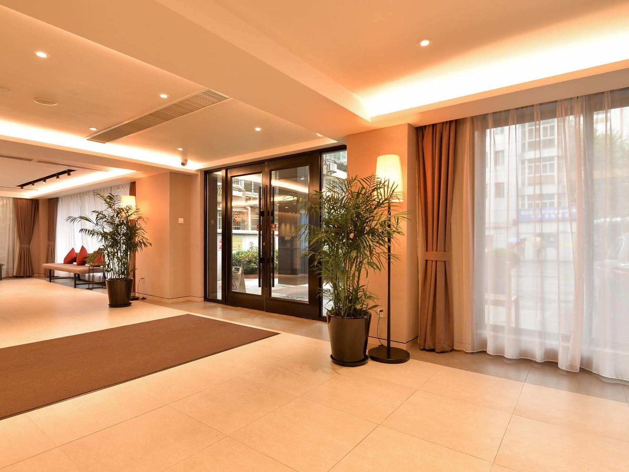 Home Inns Plus Shanghai Xujiahui Branch Exteriér fotografie