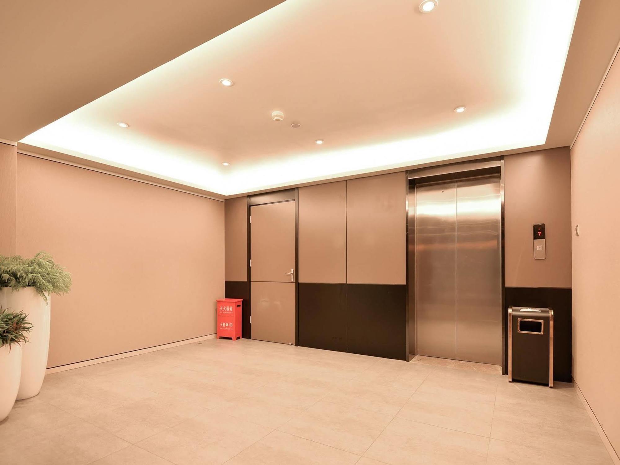 Home Inns Plus Shanghai Xujiahui Branch Exteriér fotografie