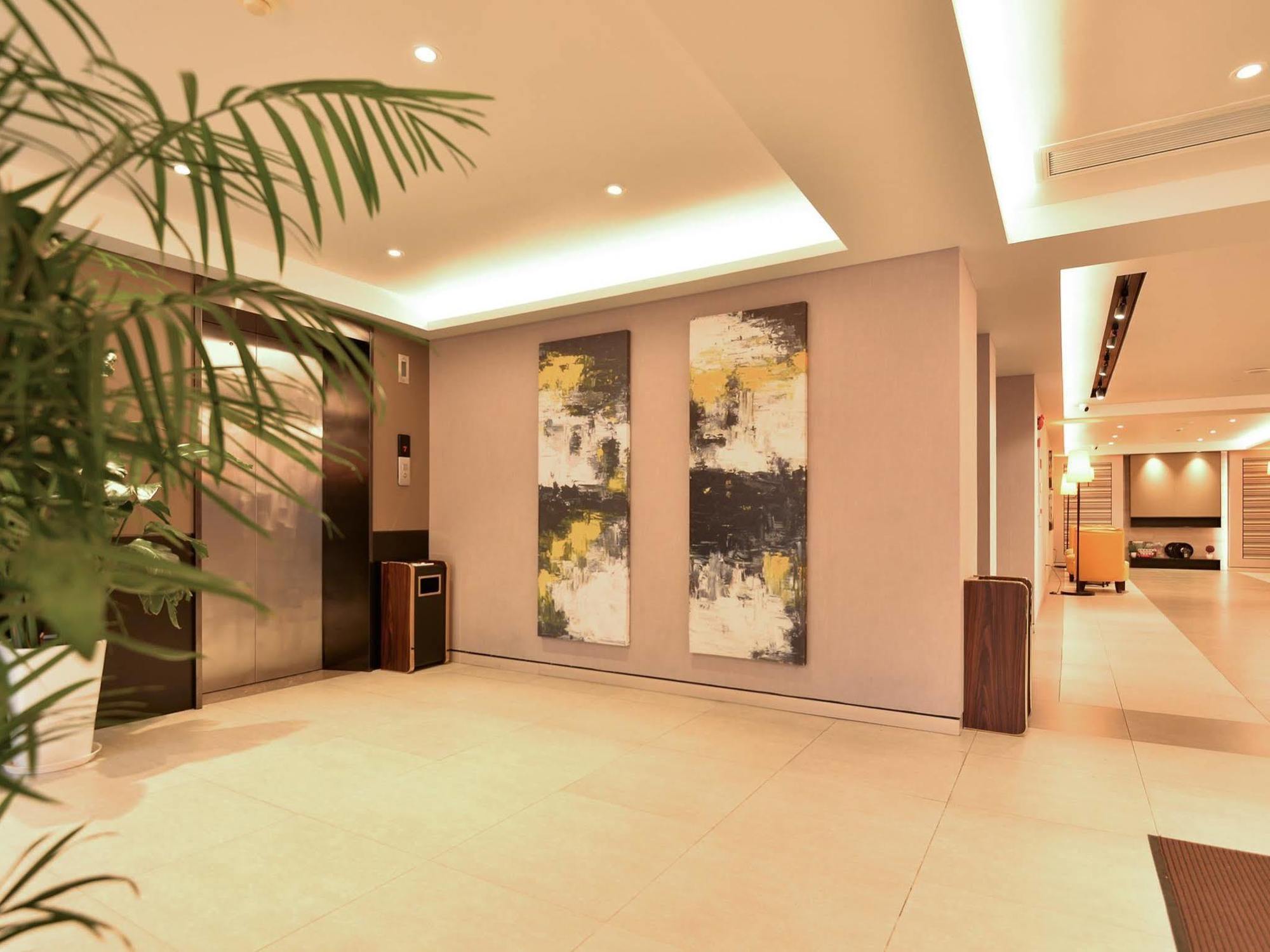 Home Inns Plus Shanghai Xujiahui Branch Exteriér fotografie