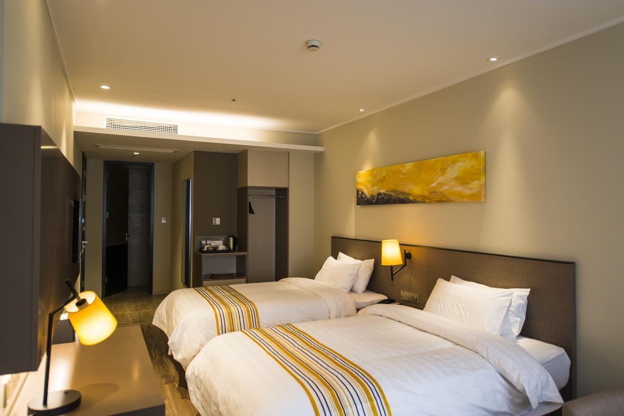 Home Inns Plus Shanghai Xujiahui Branch Exteriér fotografie