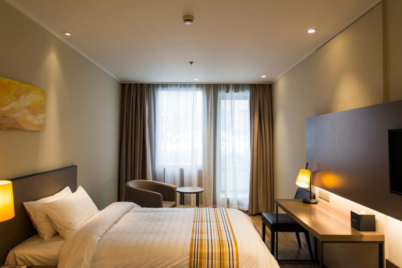 Home Inns Plus Shanghai Xujiahui Branch Exteriér fotografie