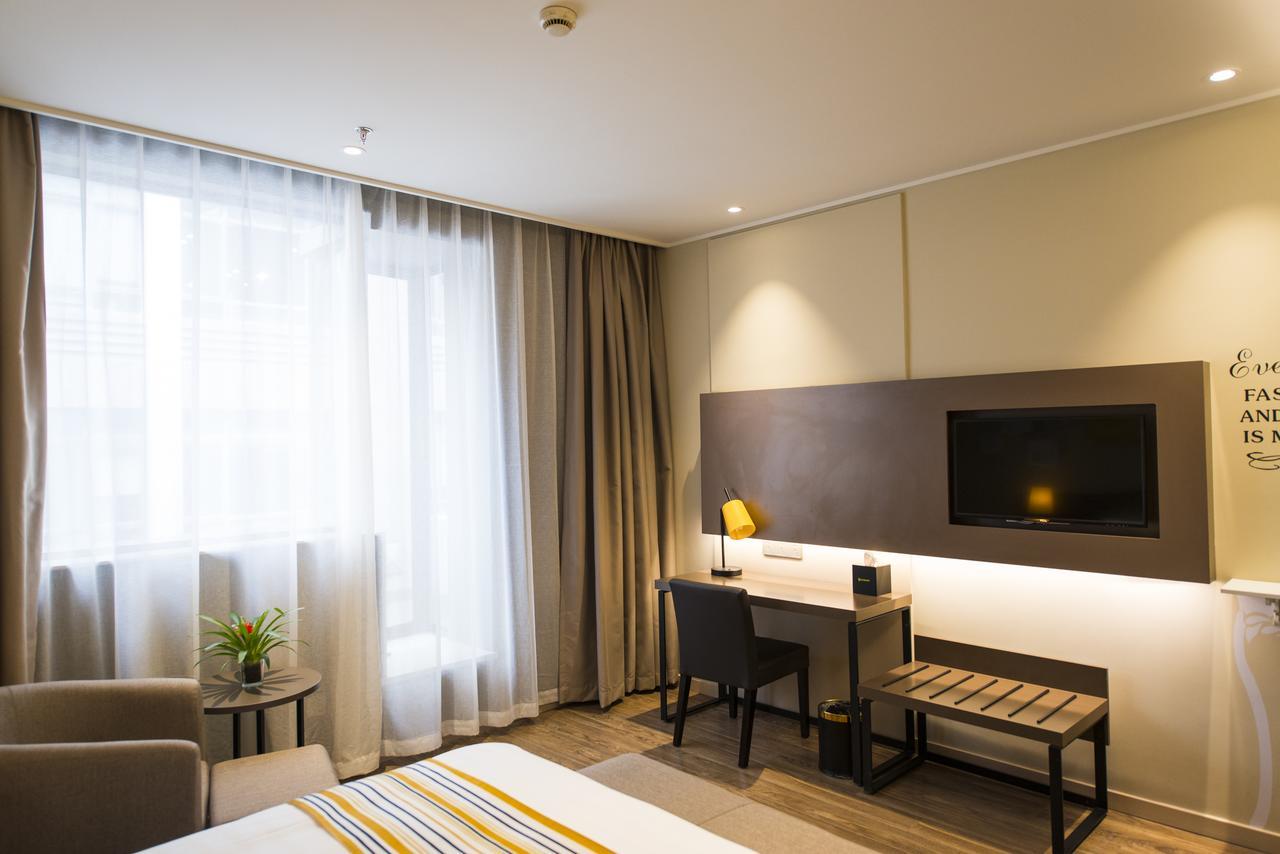 Home Inns Plus Shanghai Xujiahui Branch Exteriér fotografie