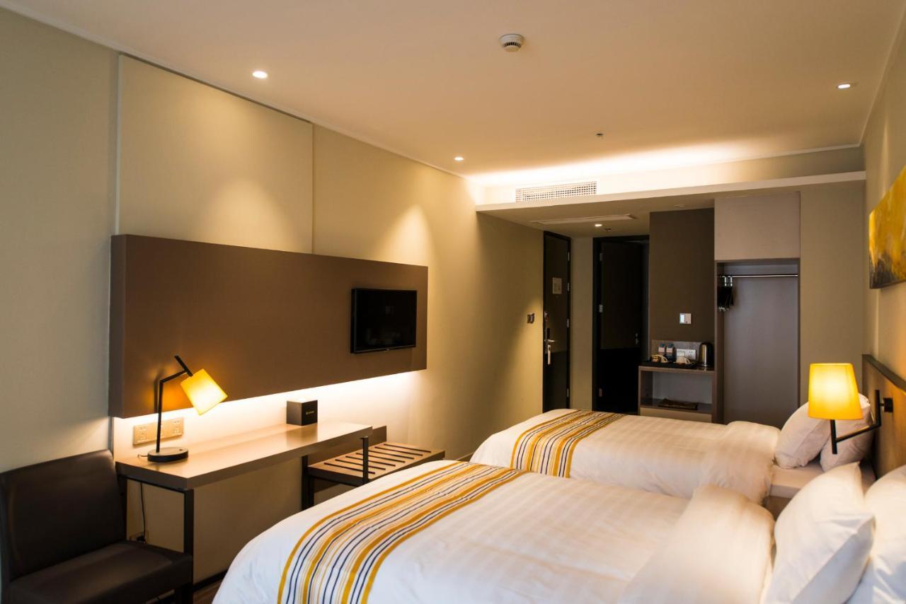 Home Inns Plus Shanghai Xujiahui Branch Exteriér fotografie