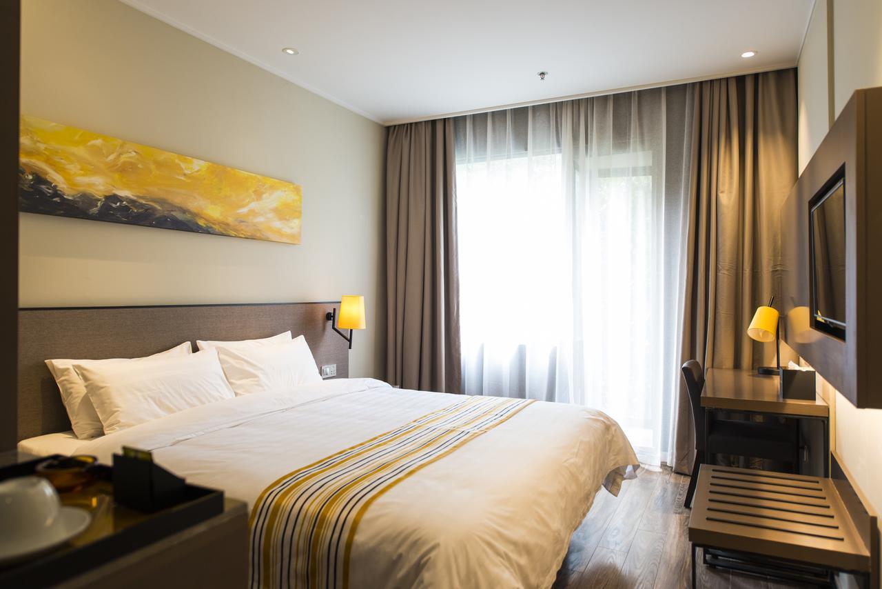 Home Inns Plus Shanghai Xujiahui Branch Exteriér fotografie