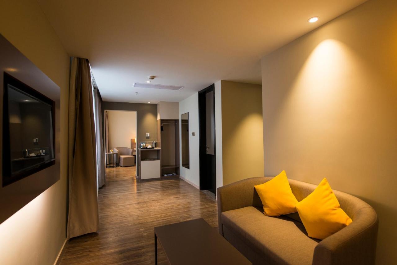 Home Inns Plus Shanghai Xujiahui Branch Exteriér fotografie